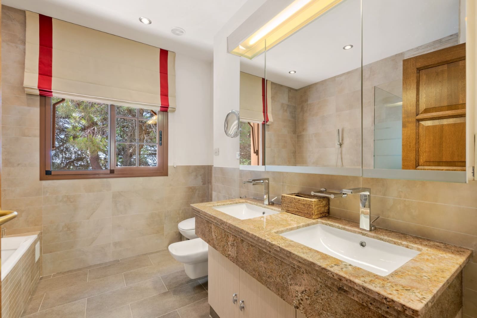 9 sypialnia Willa na sprzedaż w Ojen z basenem - 3 800 000 € (Ref: 9161200)