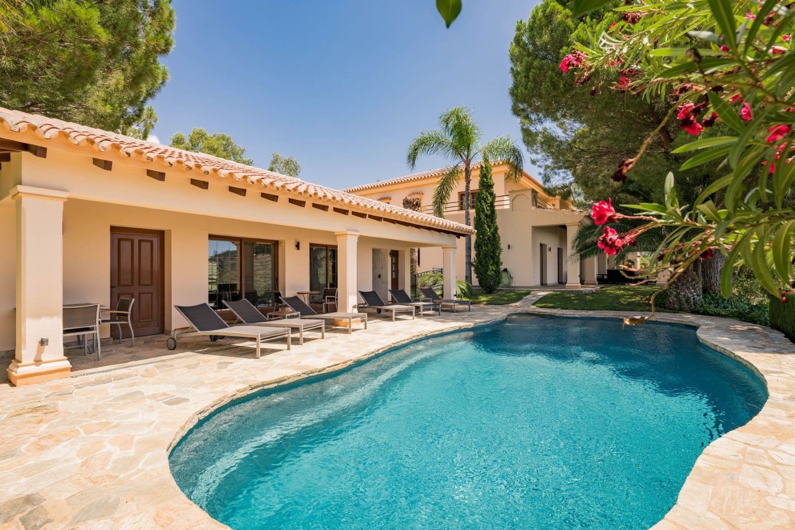 9 sovrum Villa till salu i Ojen med pool - 3 800 000 € (Ref: 9161200)