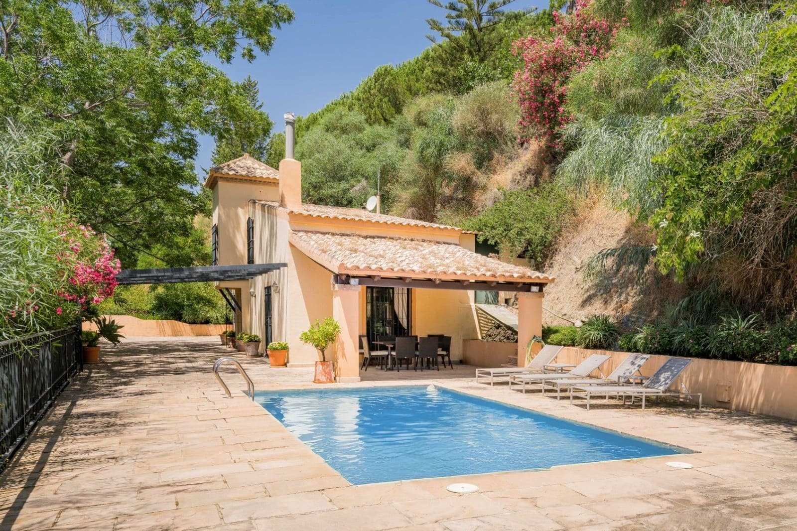 9 sovrum Villa till salu i Ojen med pool - 3 800 000 € (Ref: 9161200)