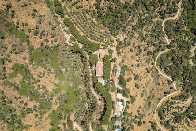 Chalet de 9 habitaciones en Ojen en venta con piscina - 3.800.000 € (Ref: 9161200)