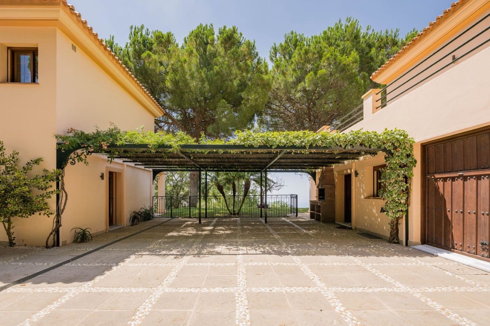 9 bedroom Villa for sale in Ojen with pool - € 3,800,000 (Ref: 9161200)