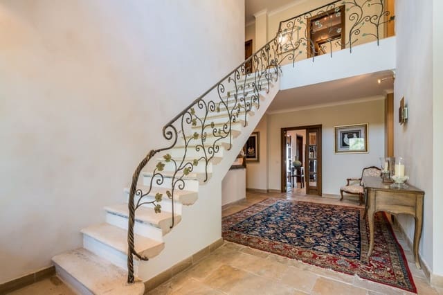 9 quarto Moradia para venda em Ojen com piscina - 3 800 000 € (Ref: 9161200)