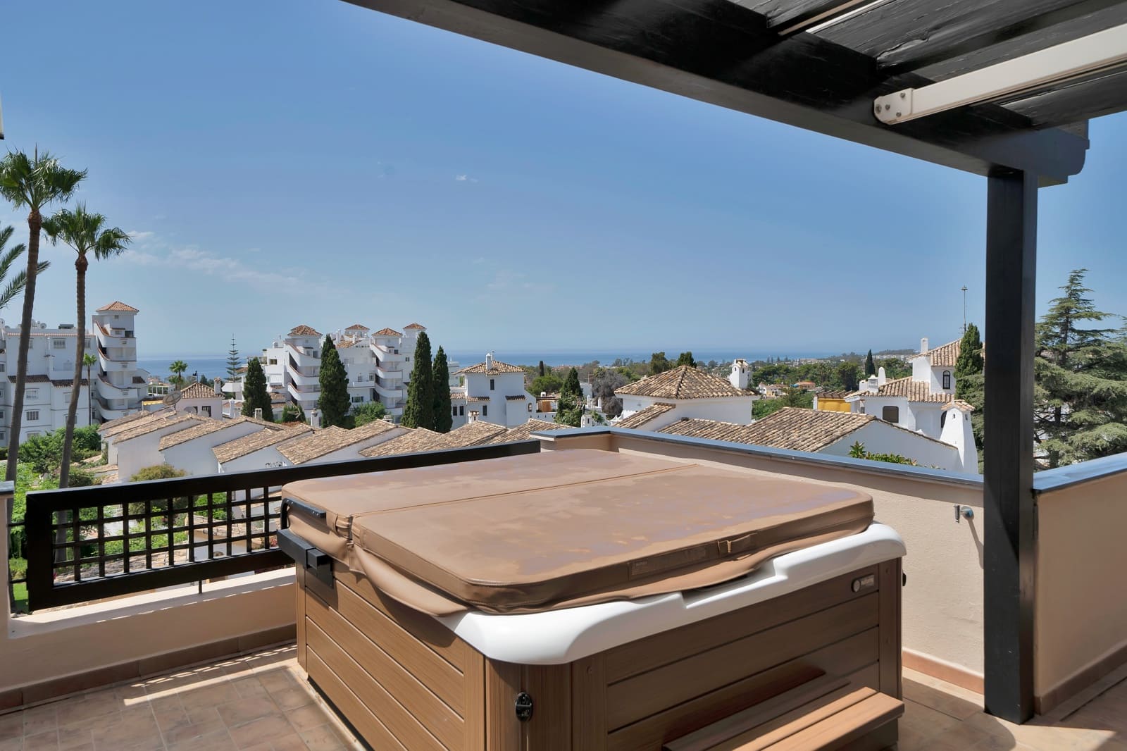Ático de 3 habitaciones en Nueva Andalucia en venta - 1.550.000 € (Ref: 9165945)