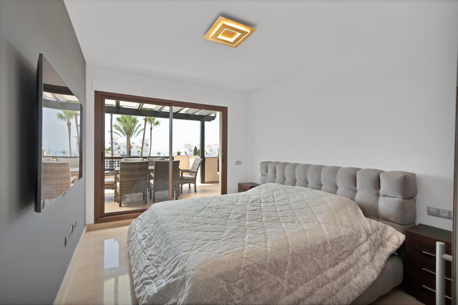 Ático de 3 habitaciones en Nueva Andalucia en venta - 1.550.000 € (Ref: 9165945)