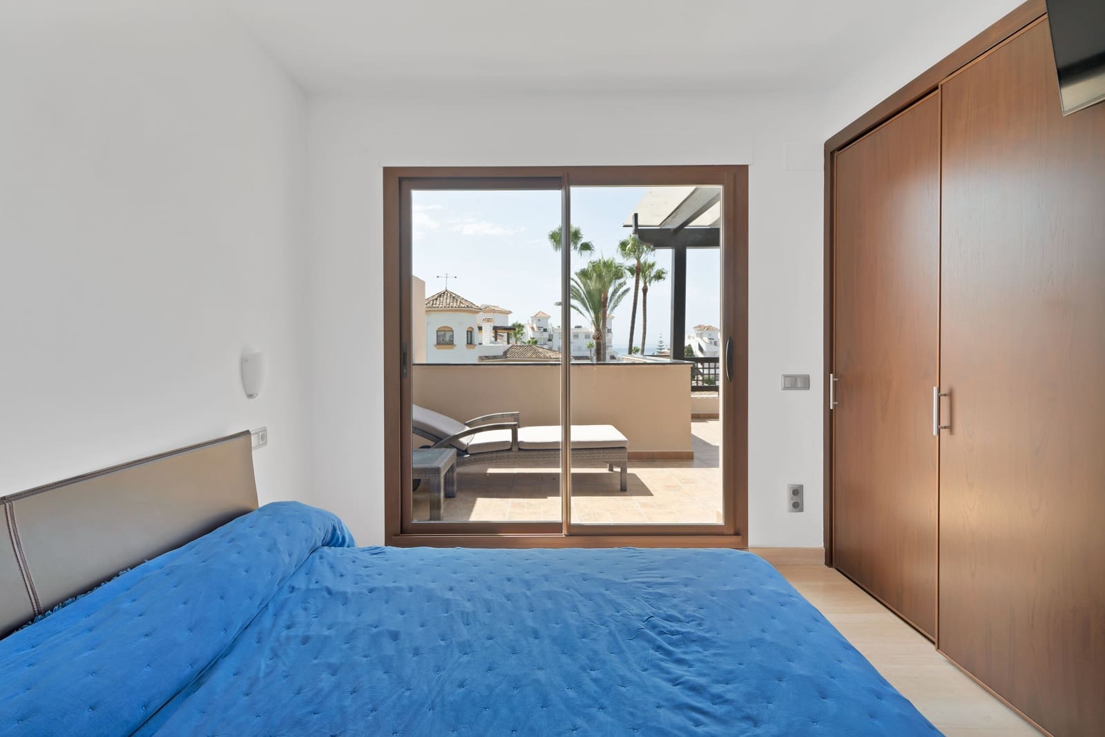 Ático de 3 habitaciones en Nueva Andalucia en venta - 1.550.000 € (Ref: 9165945)