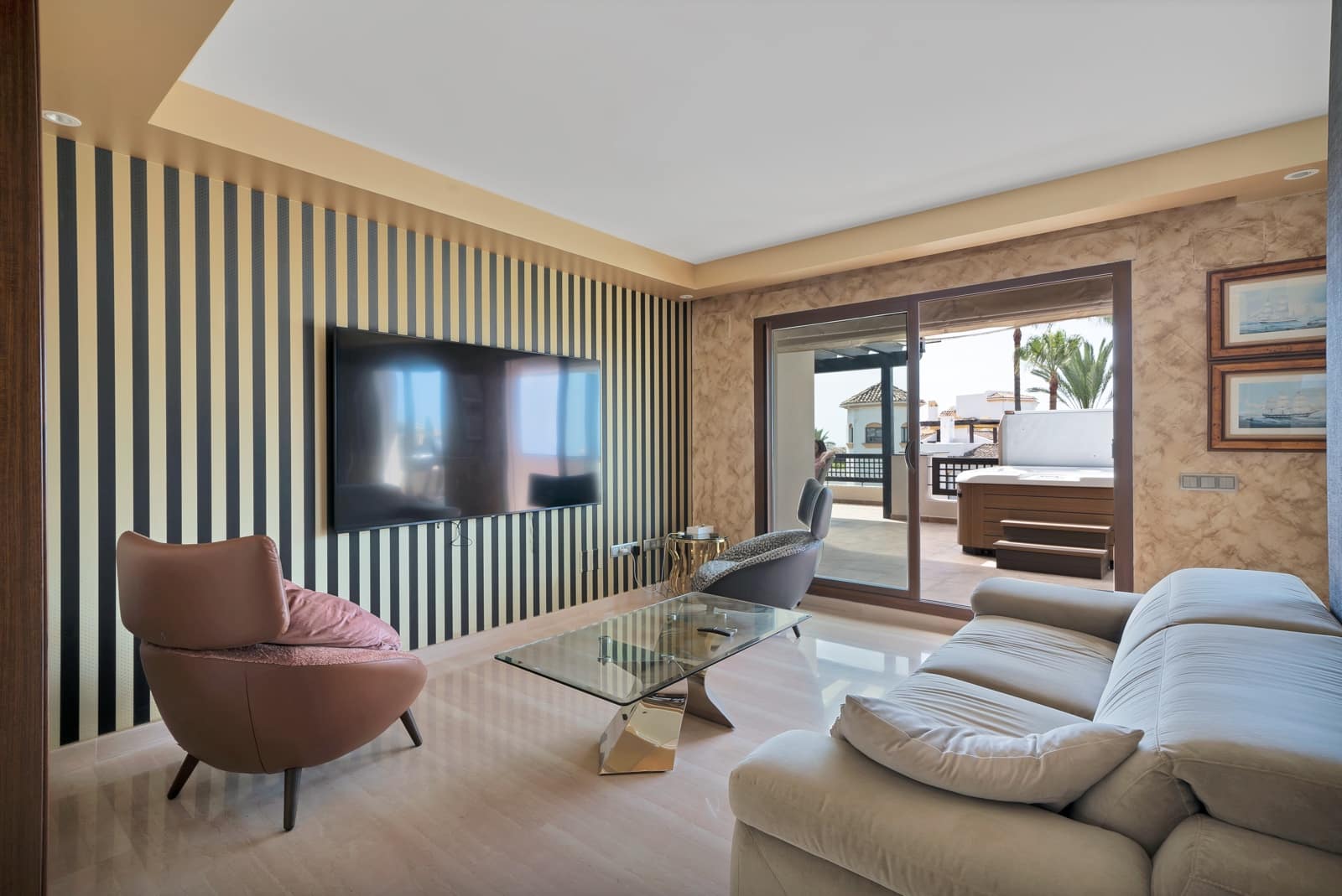 Ático de 3 habitaciones en Nueva Andalucia en venta - 1.550.000 € (Ref: 9165945)