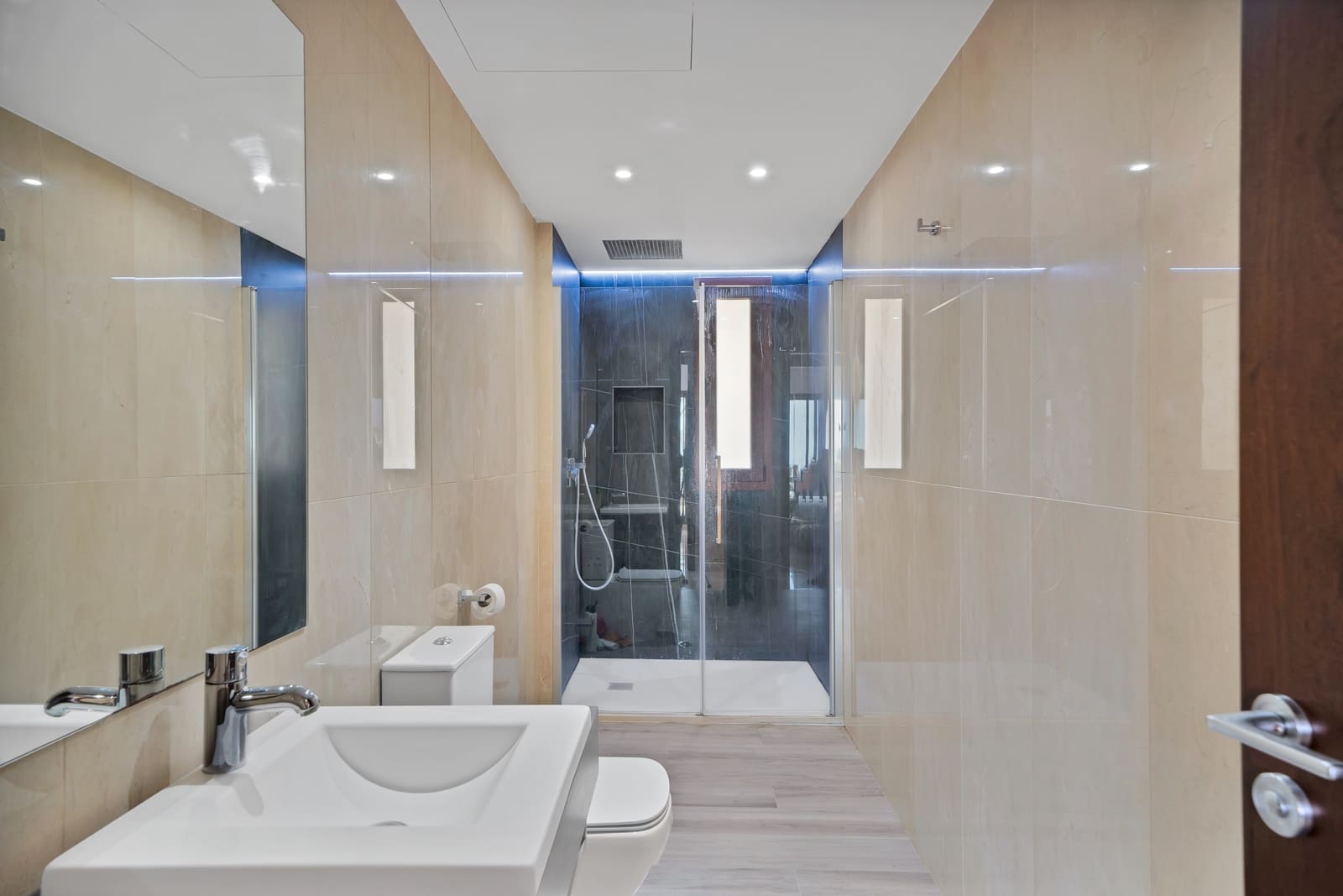 Ático de 3 habitaciones en Nueva Andalucia en venta - 1.550.000 € (Ref: 9165945)