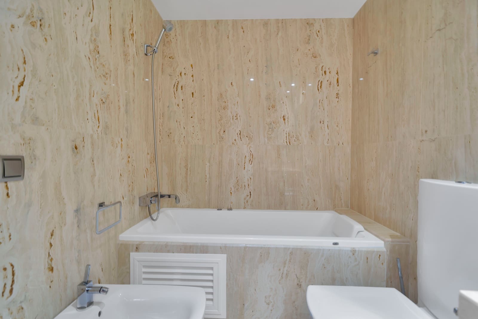 Ático de 3 habitaciones en Nueva Andalucia en venta - 1.550.000 € (Ref: 9165945)