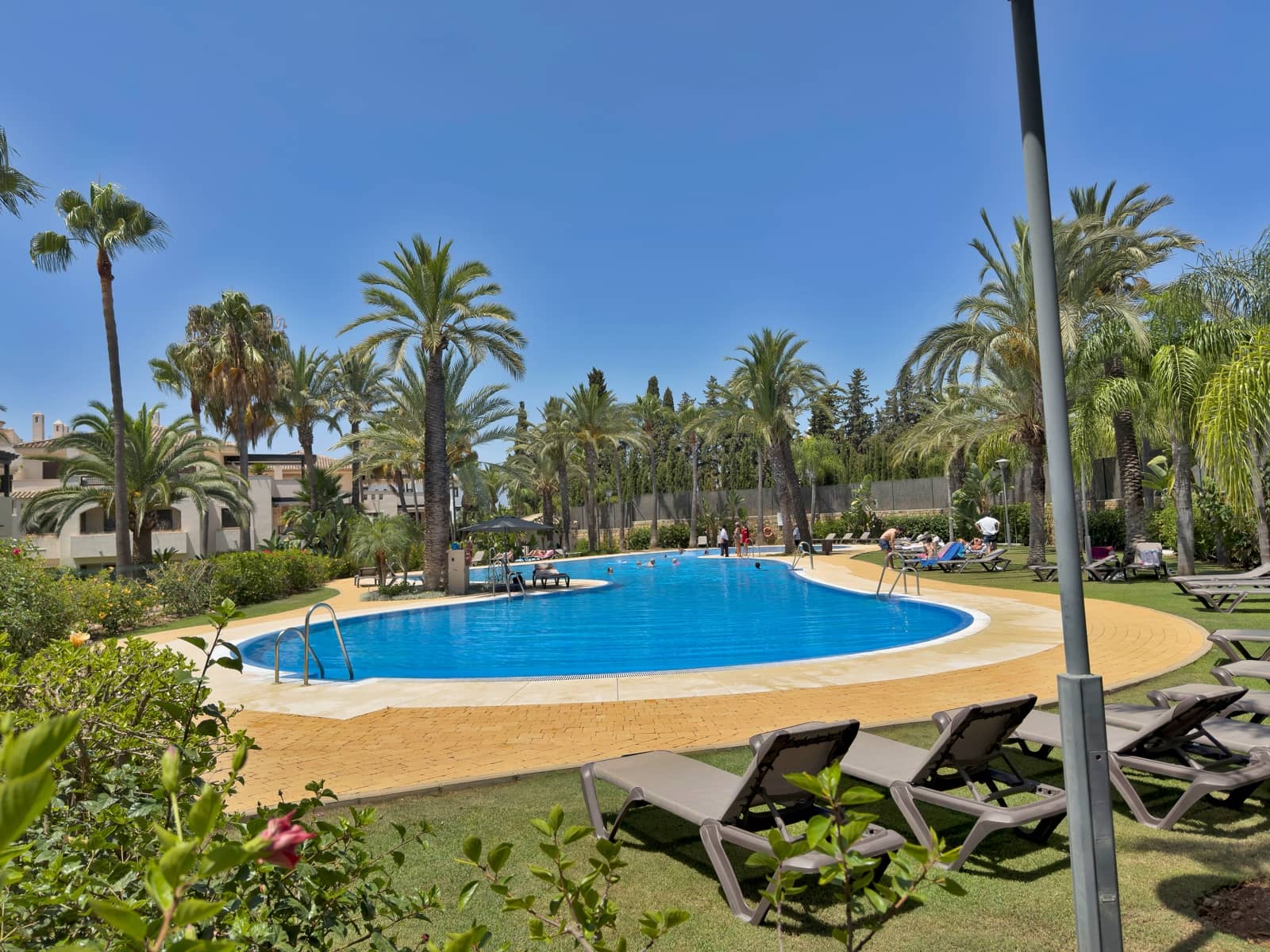 Ático de 3 habitaciones en Nueva Andalucia en venta - 1.550.000 € (Ref: 9165945)