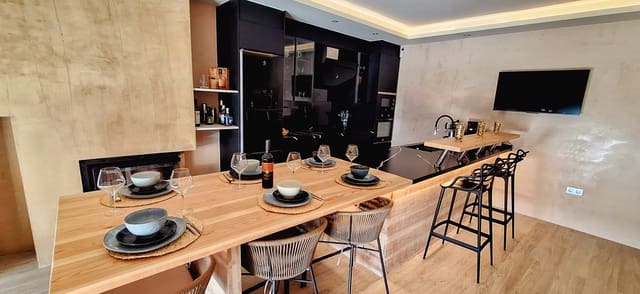 2 makuuhuone Huvila myytävänä paikassa Ojen mukana uima-altaan - 689 000 € (Ref: 9165946)