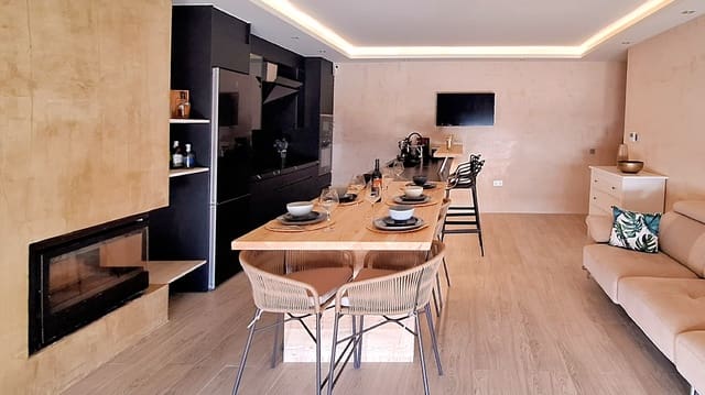 2 makuuhuone Huvila myytävänä paikassa Ojen mukana uima-altaan - 689 000 € (Ref: 9165946)