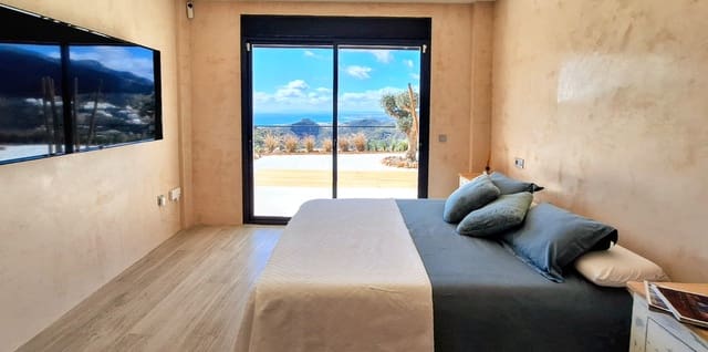 2 makuuhuone Huvila myytävänä paikassa Ojen mukana uima-altaan - 689 000 € (Ref: 9165946)