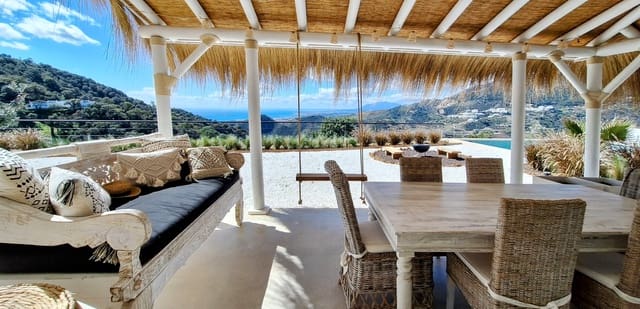 2 makuuhuone Huvila myytävänä paikassa Ojen mukana uima-altaan - 689 000 € (Ref: 9165946)