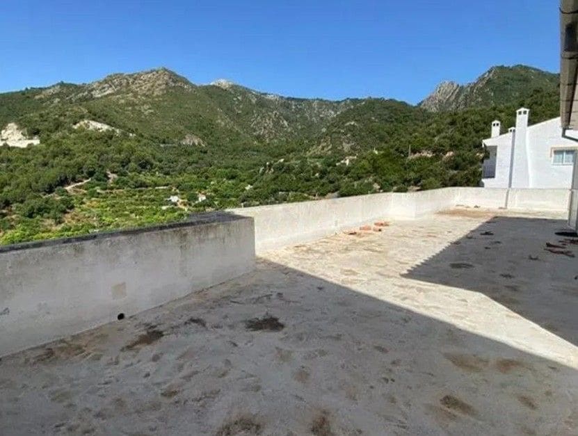 5 bedroom Villa for sale in Ojen with pool - € 595,000 (Ref: 9169694)