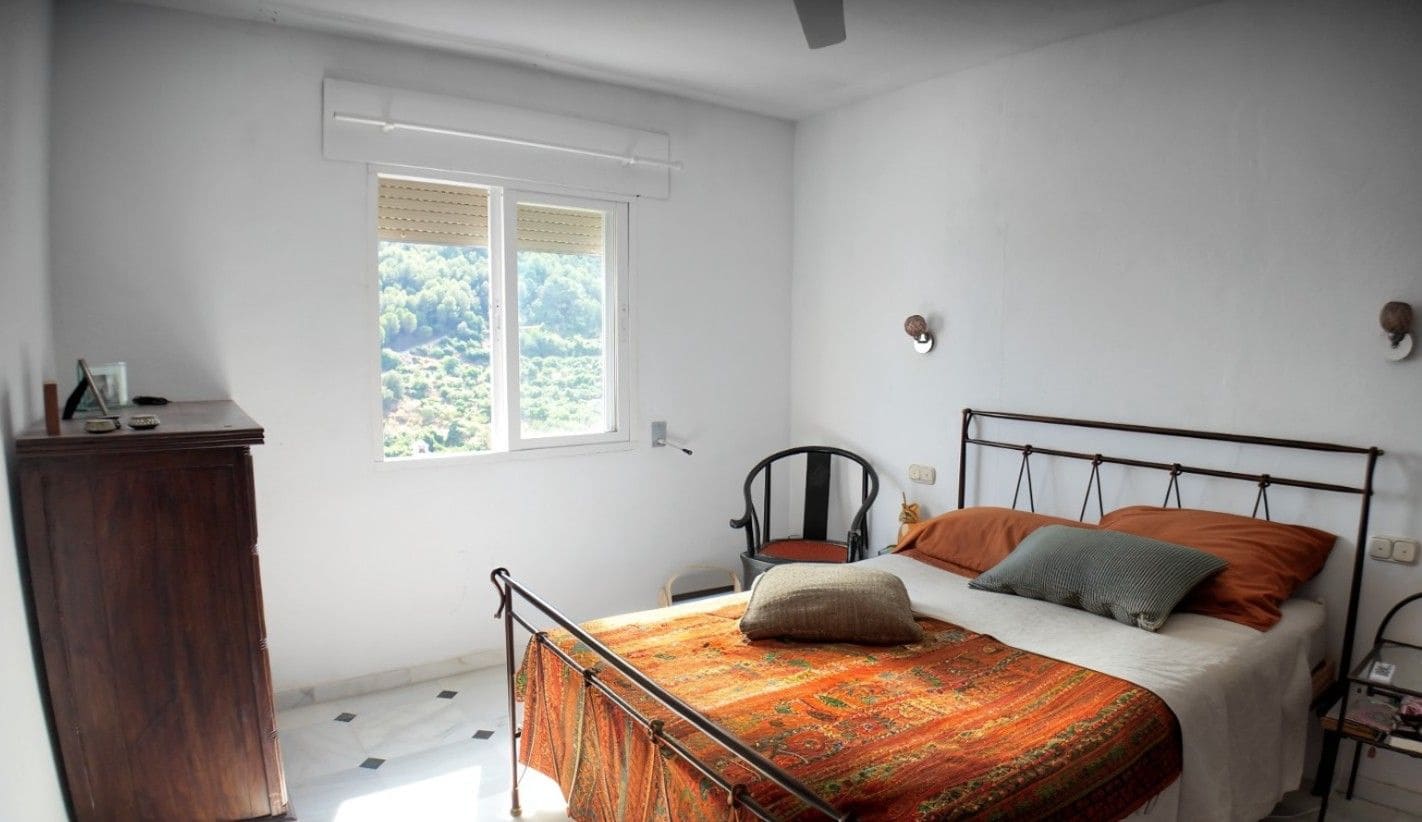 5 bedroom Villa for sale in Ojen with pool - € 595,000 (Ref: 9169694)