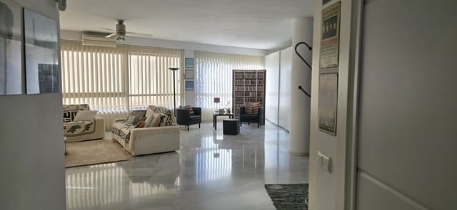 Apartamento de 2 habitaciones en Marbella Centro, Marbella en venta con piscina - 1.250.000 € (Ref: 9169695)