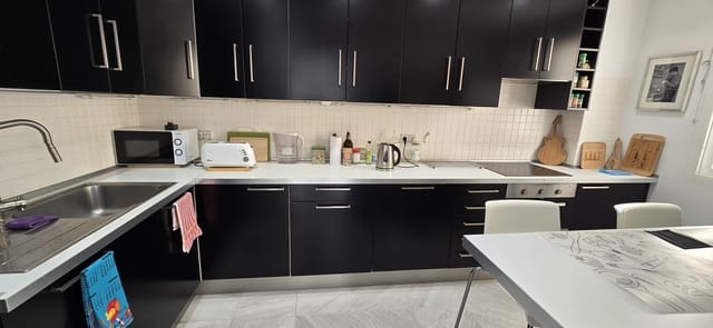 Apartamento de 2 habitaciones en Marbella Centro, Marbella en venta con piscina - 1.250.000 € (Ref: 9169695)