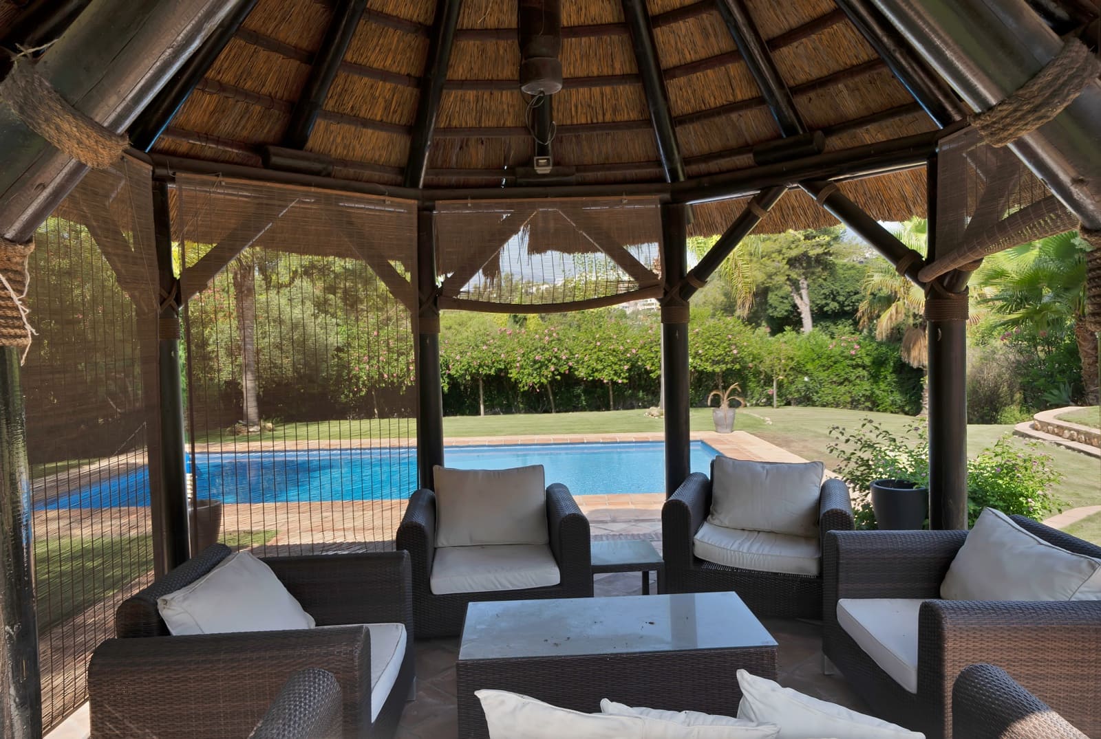 4 bedroom Villa for sale in Estepona with pool - € 2,850,000 (Ref: 9176582)