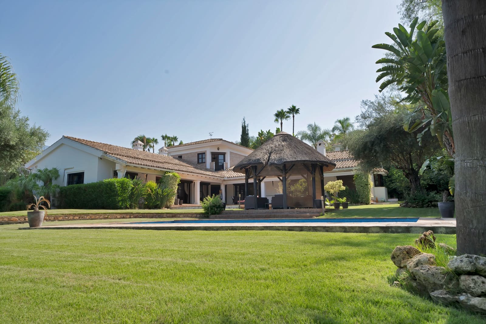 4 bedroom Villa for sale in Estepona with pool - € 2,850,000 (Ref: 9176582)