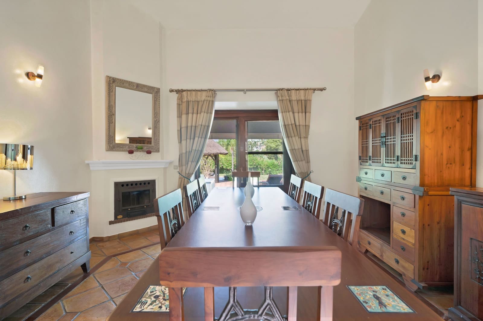 4 bedroom Villa for sale in Estepona with pool - € 2,850,000 (Ref: 9176582)