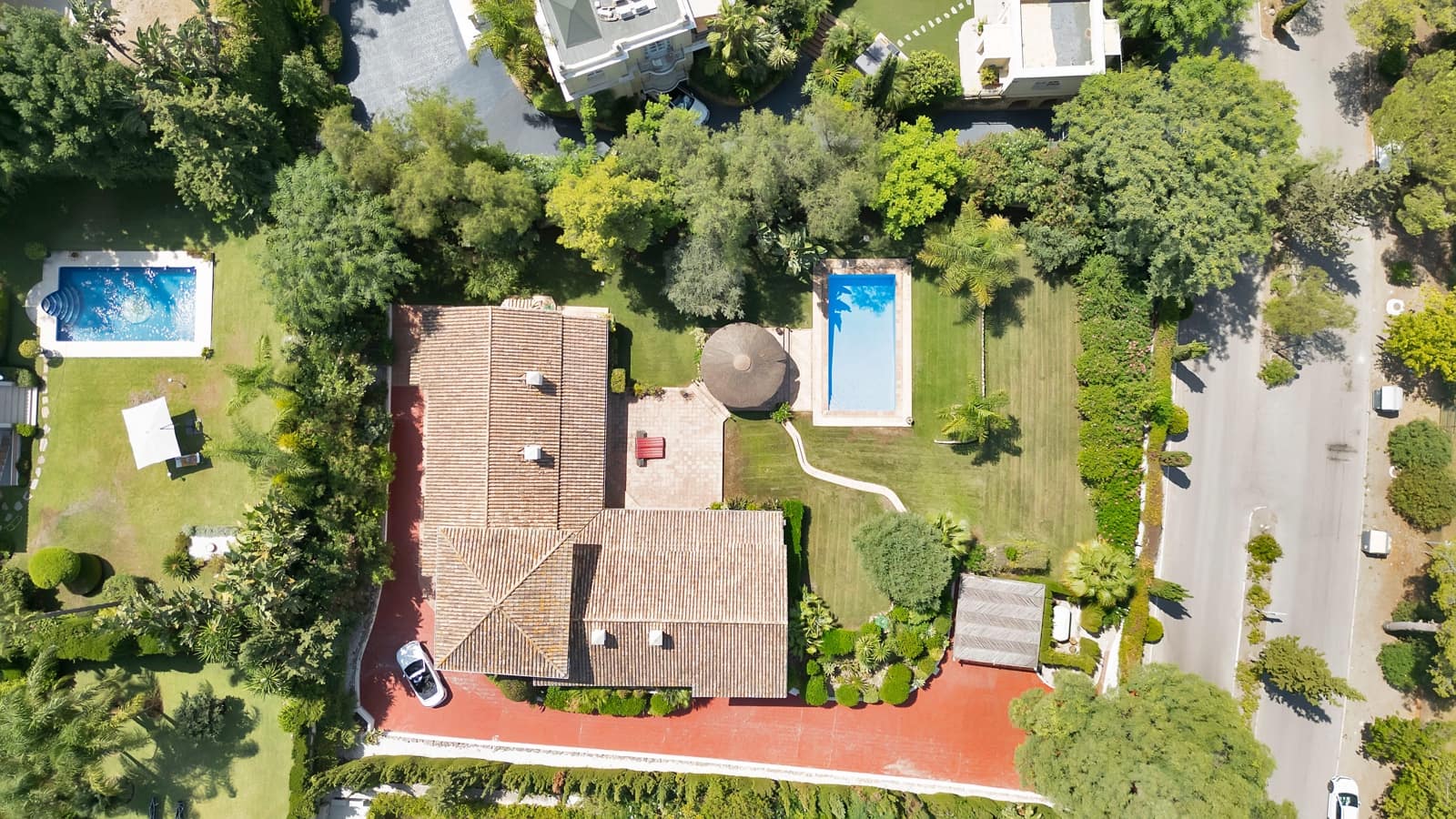 4 bedroom Villa for sale in Estepona with pool - € 2,850,000 (Ref: 9176582)