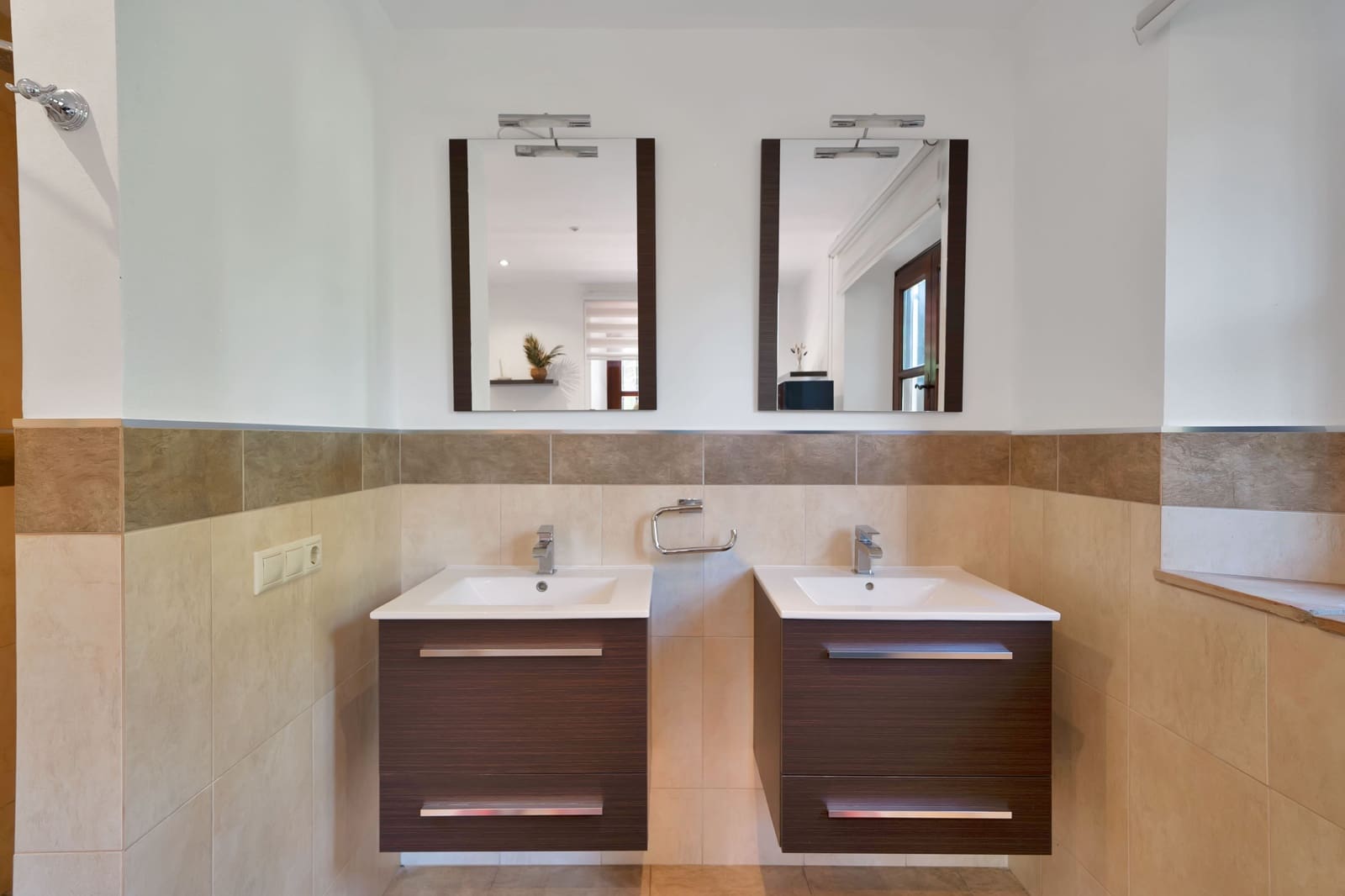 4 bedroom Villa for sale in Estepona with pool - € 2,850,000 (Ref: 9176582)