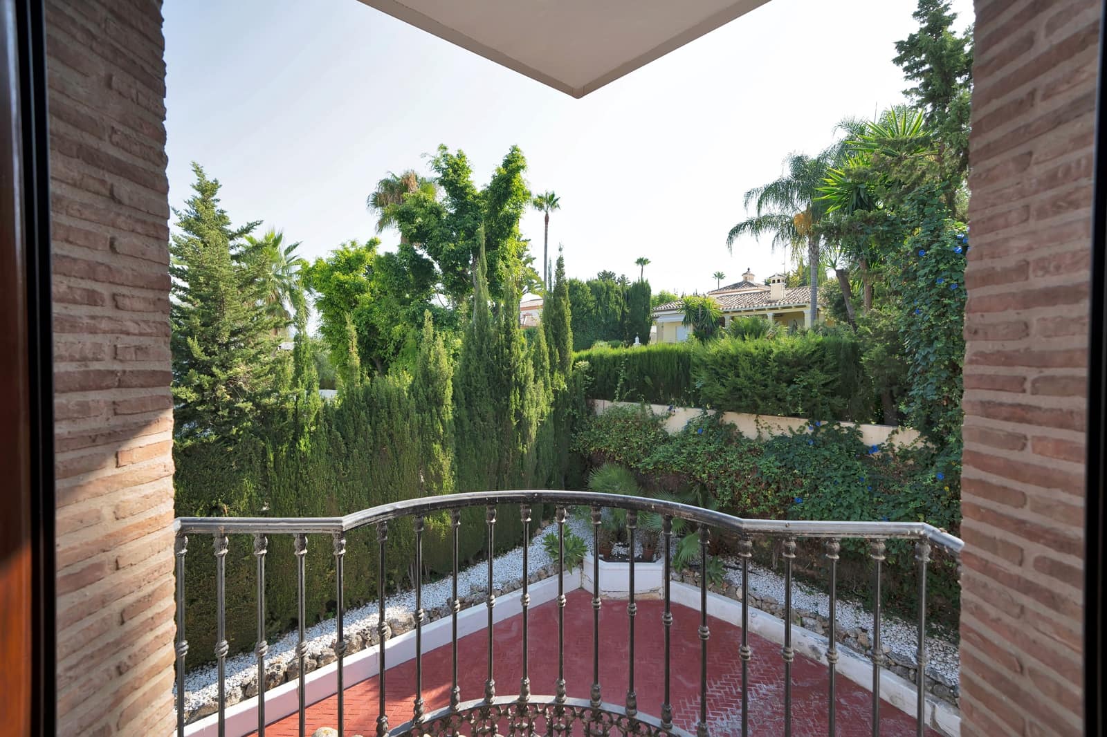 4 bedroom Villa for sale in Estepona with pool - € 2,850,000 (Ref: 9176582)