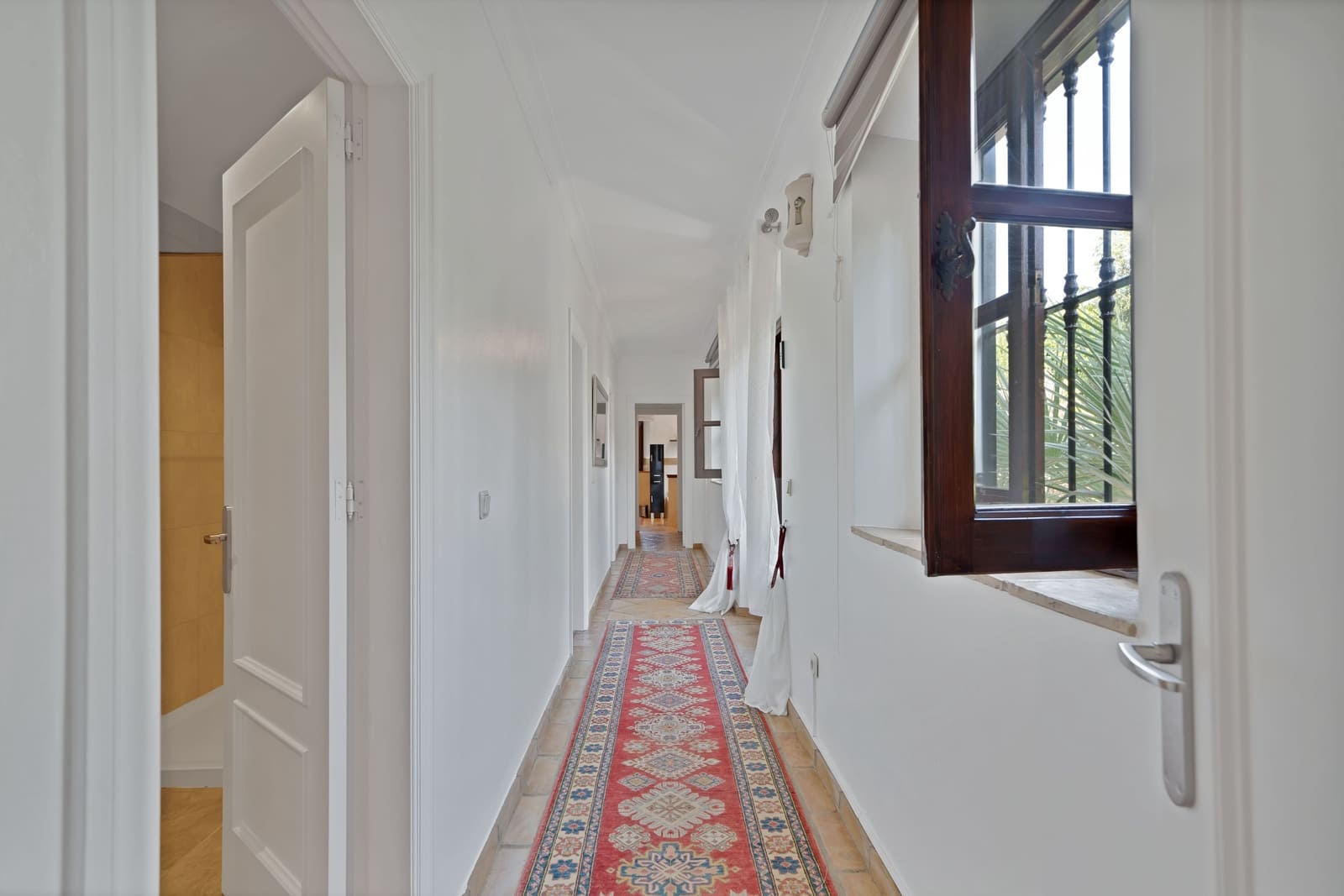 4 bedroom Villa for sale in Estepona with pool - € 2,850,000 (Ref: 9176582)