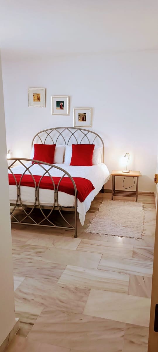 2 bedroom Apartment for rent in Marbella with pool - € 1,850 (Ref: 9183824)