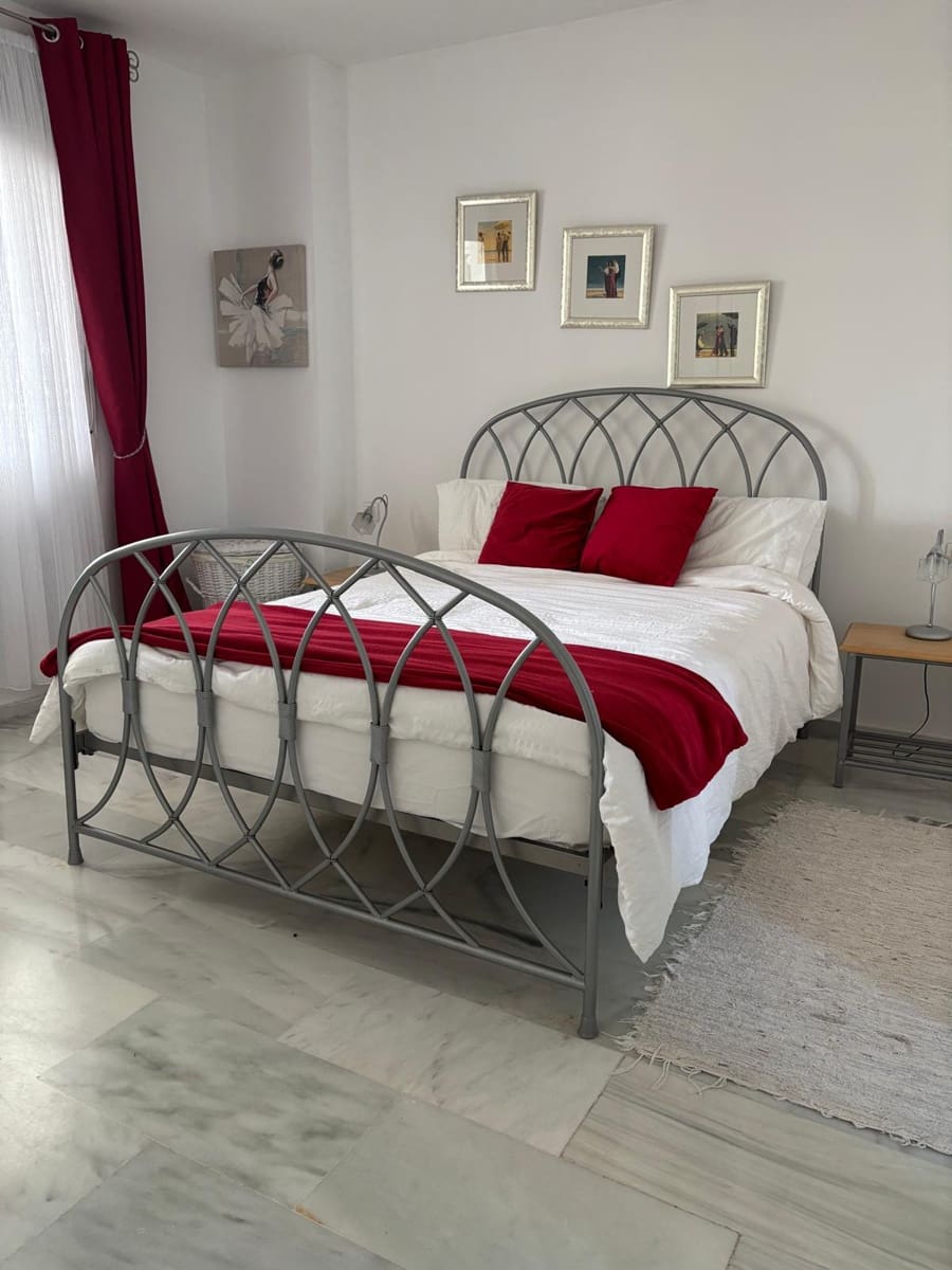 2 bedroom Apartment for rent in Marbella with pool - € 1,850 (Ref: 9183824)