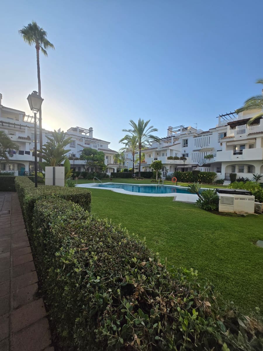2 bedroom Apartment for rent in Marbella with pool - € 1,850 (Ref: 9183824)