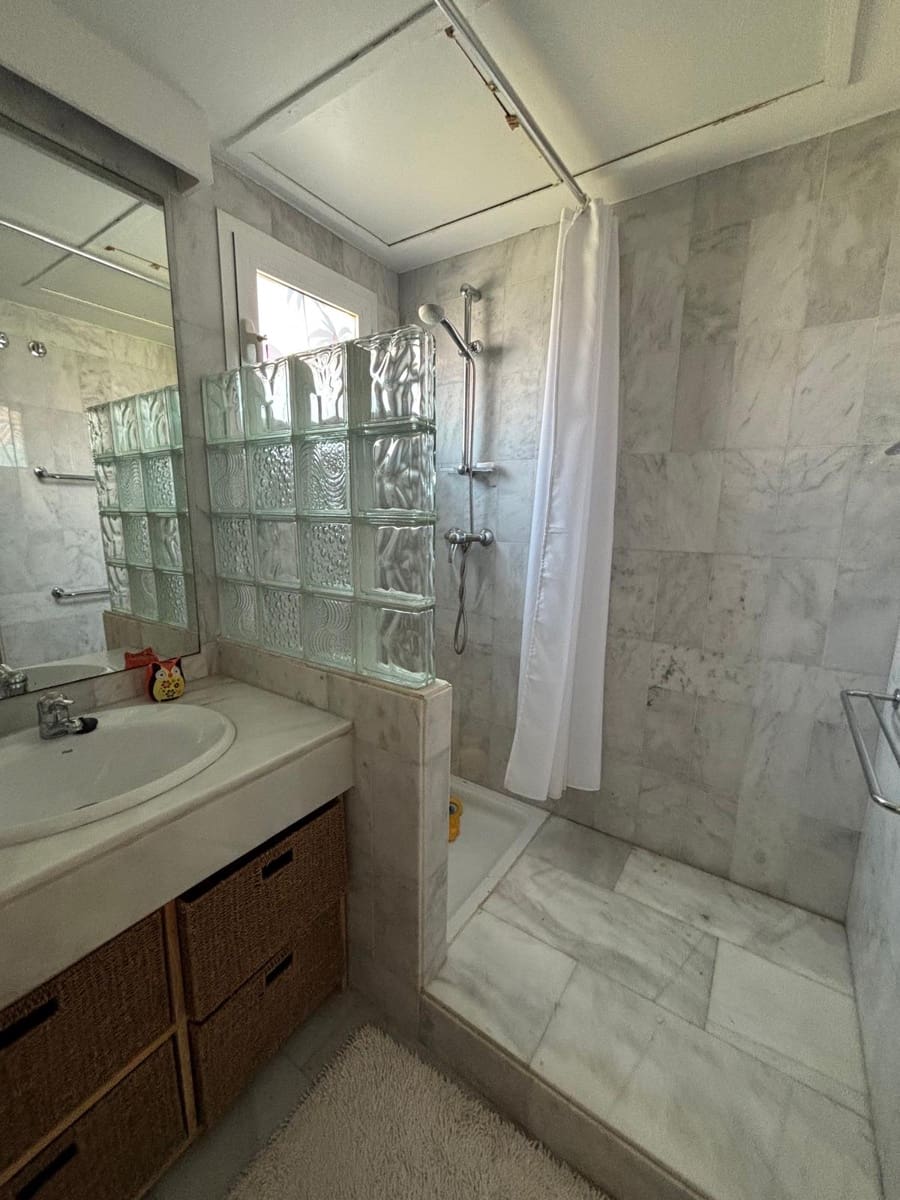 2 bedroom Apartment for rent in Marbella with pool - € 1,850 (Ref: 9183824)