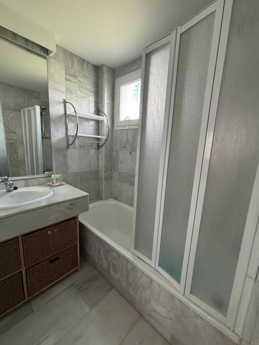 2 bedroom Apartment for rent in Marbella with pool - € 1,850 (Ref: 9183824)