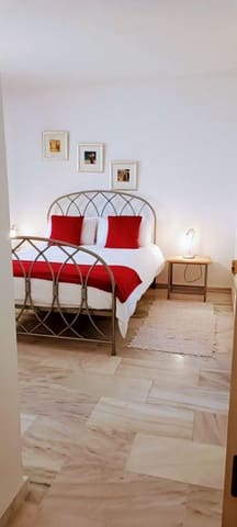 Appartement de 2 chambres à louer à Marbella avec piscine garage - 1 850 € (Ref: 9183824)
