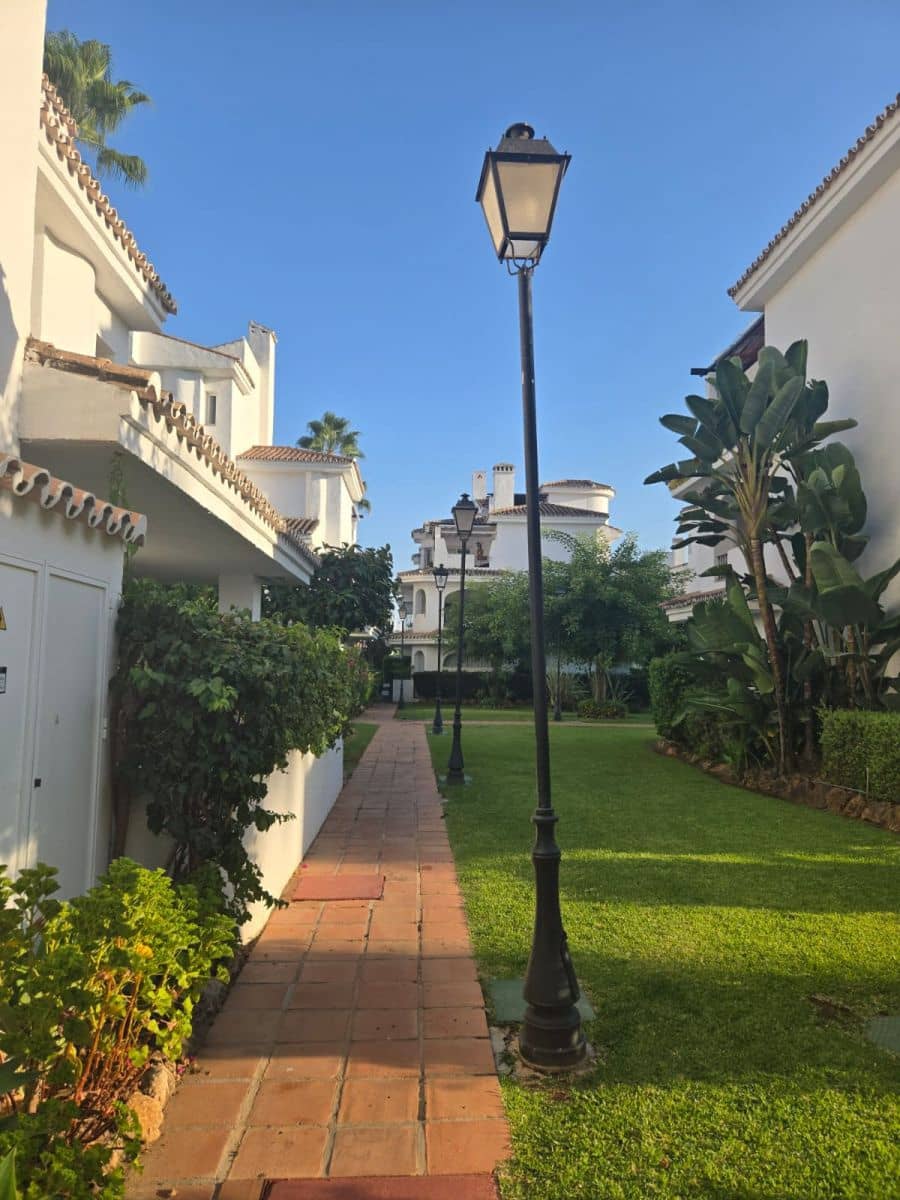 2 bedroom Apartment for rent in Marbella with pool garage - € 1,850 (Ref: 9183824)