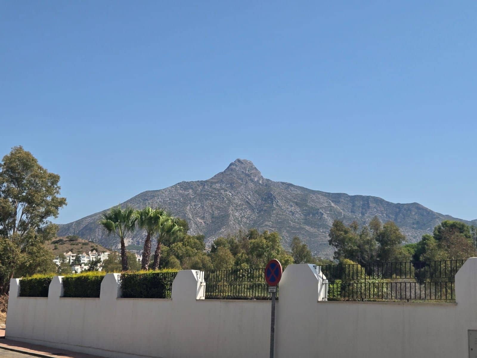 2 bedroom Apartment for rent in Marbella with pool garage - € 1,850 (Ref: 9183824)