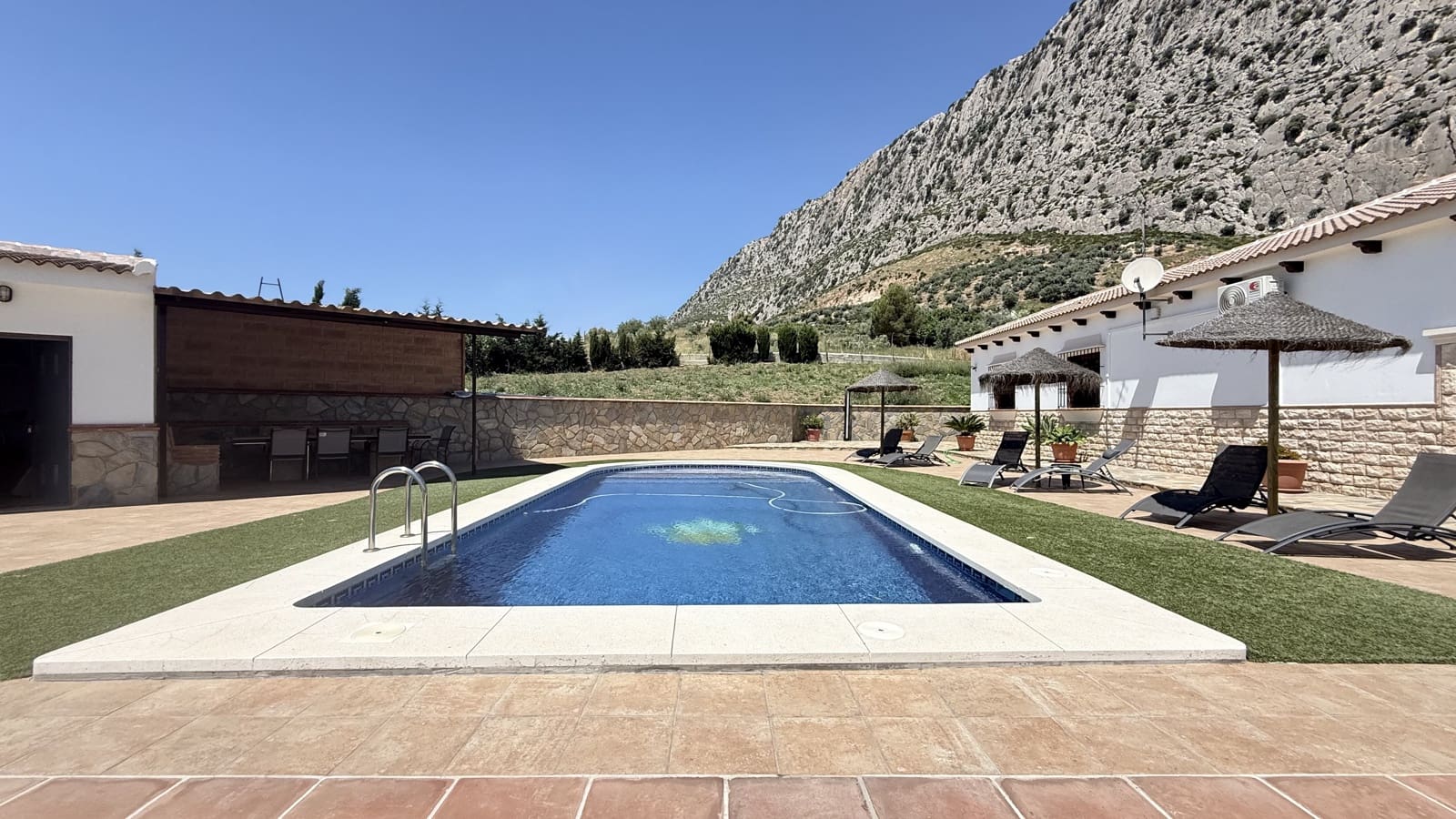 4 bedroom Villa for sale in Valle de Abdalajis with pool - € 570,000 (Ref: 9187155)