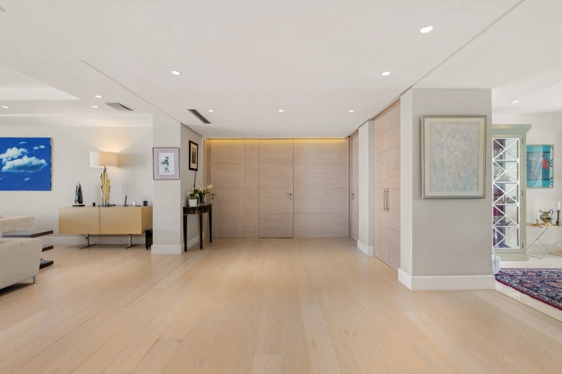 3 bedroom Penthouse for sale in Marbella with pool - € 5,950,000 (Ref: 9197909)