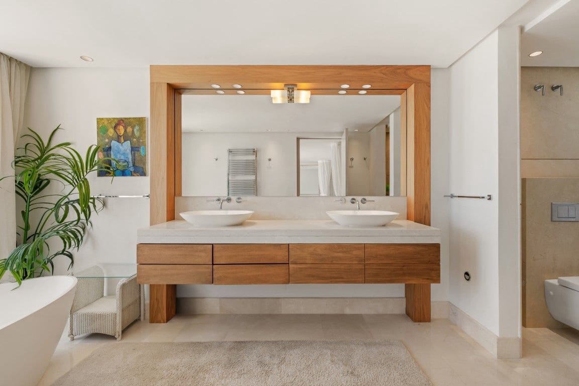 3 bedroom Penthouse for sale in Marbella with pool - € 5,950,000 (Ref: 9197909)