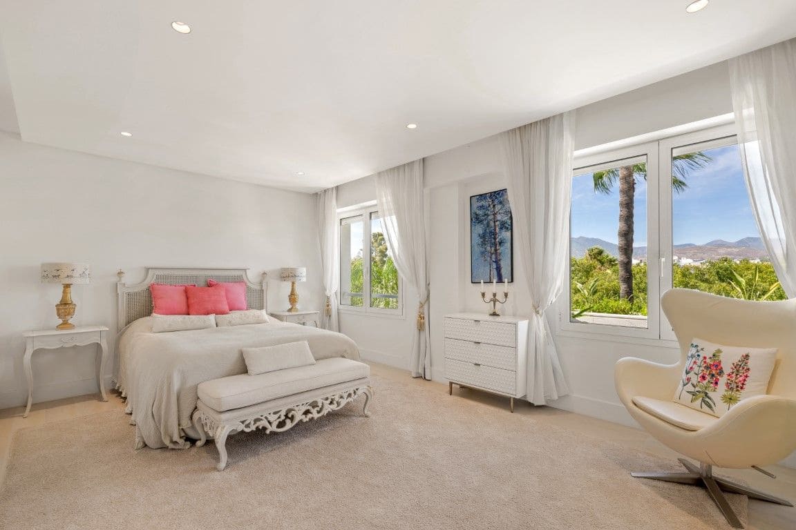 3 bedroom Penthouse for sale in Puerto Banus with pool - € 5,950,000 (Ref: 9197909)