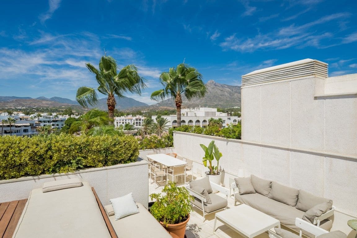 3 chambre Penthouse à vendre à Puerto Banus avec piscine - 5 950 000 € (Ref: 9197909)