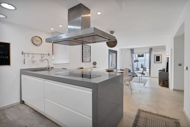 2 bedroom Apartment for rent in Nueva Andalucia, Marbella with pool - € 2,000 (Ref: 9208489)