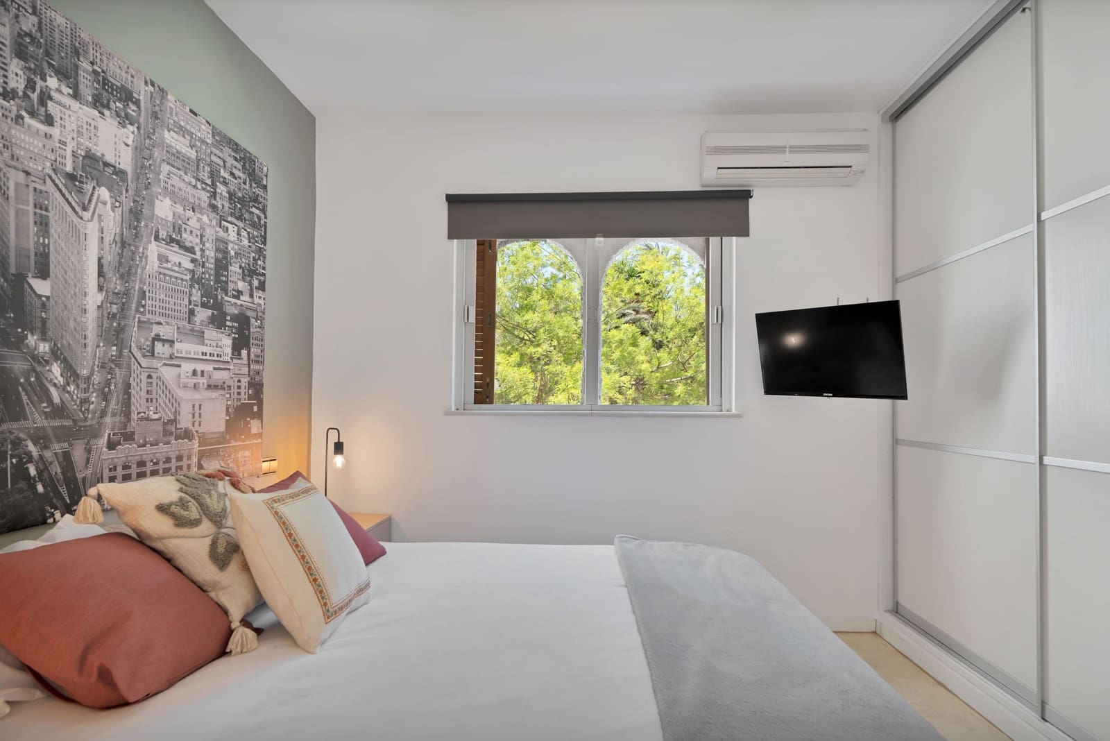 2 soverom Leilighet til leie i Nueva Andalucia med svømmebasseng - € 2 000 (Ref: 9208489)