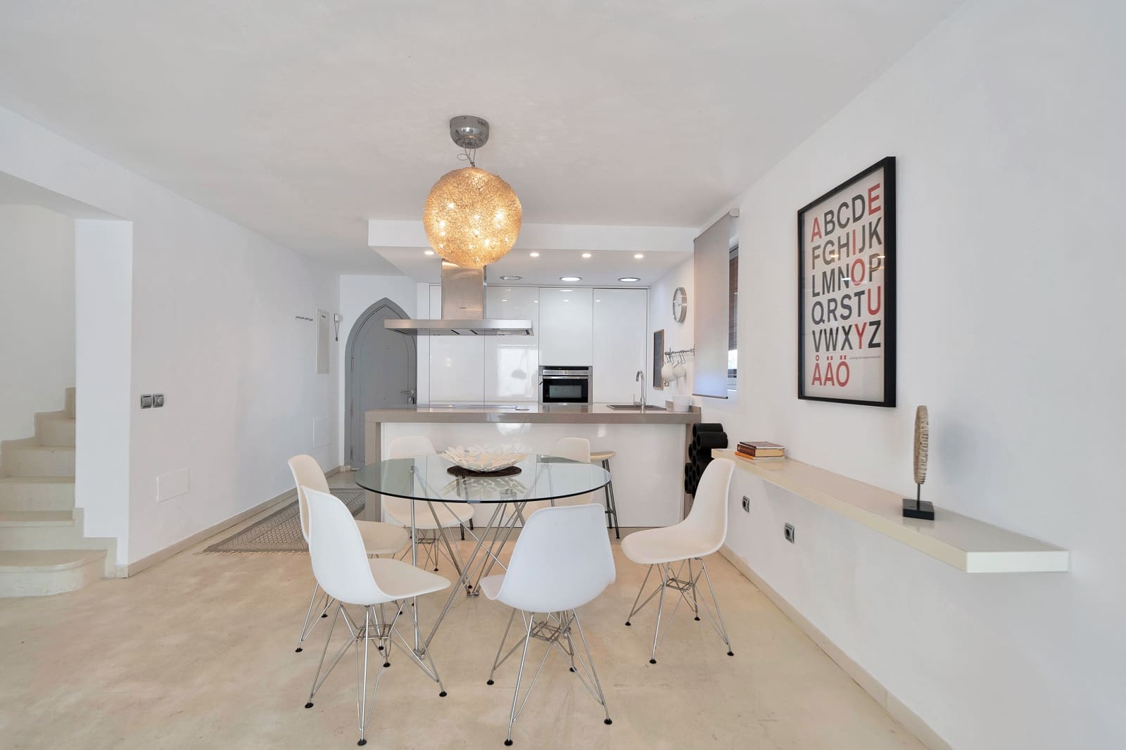 2 soverom Leilighet til leie i Nueva Andalucia med svømmebasseng - € 2 000 (Ref: 9208489)