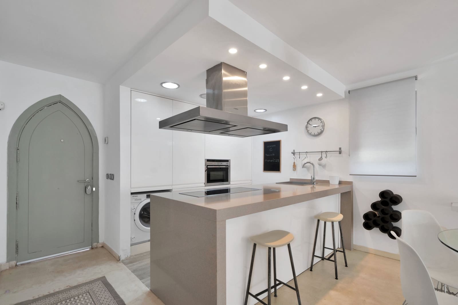 2 soverom Leilighet til leie i Nueva Andalucia med svømmebasseng - € 2 000 (Ref: 9208489)