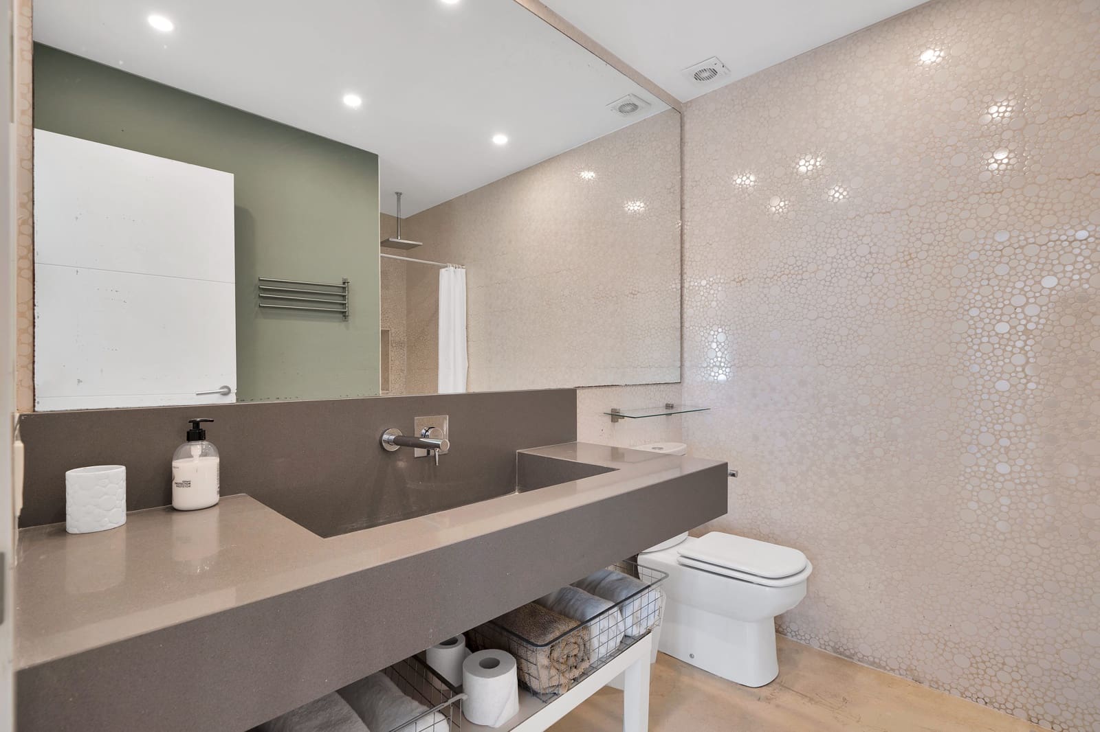 2 soverom Leilighet til leie i Nueva Andalucia med svømmebasseng - € 2 000 (Ref: 9208489)