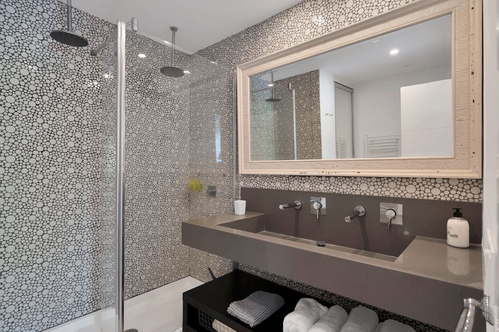 2 soverom Leilighet til leie i Nueva Andalucia med svømmebasseng - € 2 000 (Ref: 9208489)