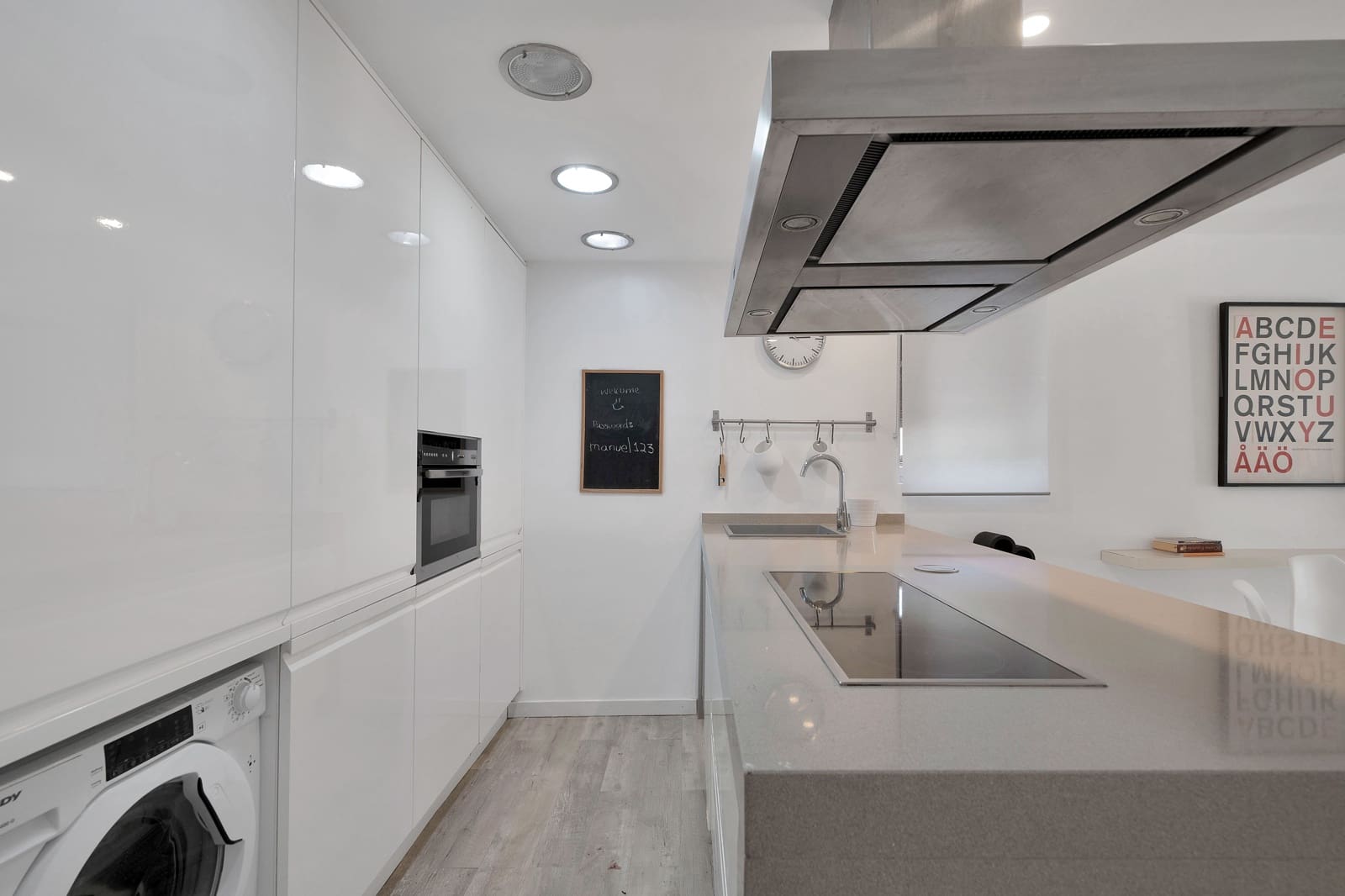 2 soverom Leilighet til leie i Nueva Andalucia med svømmebasseng - € 2 000 (Ref: 9208489)