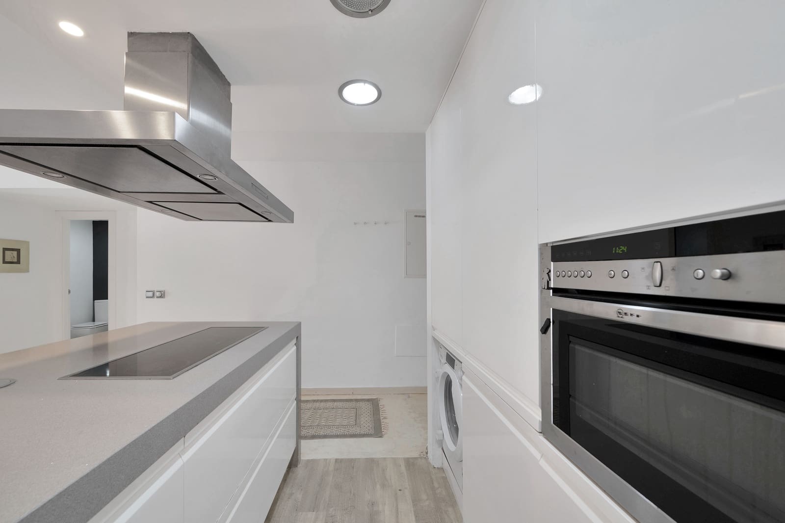 2 soverom Leilighet til leie i Nueva Andalucia med svømmebasseng - € 2 000 (Ref: 9208489)