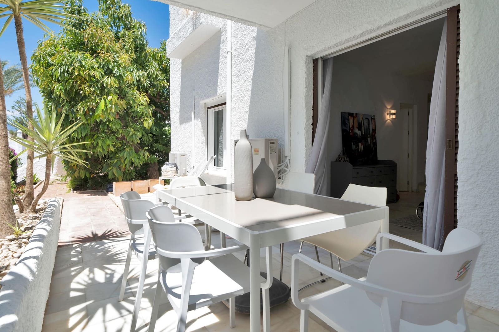 2 soveværelse Lejlighed til leje i Nueva Andalucia med swimmingpool garage - € 2.000 (Ref: 9208489)